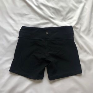 LULULEMON Women’s 6 Reversible Short